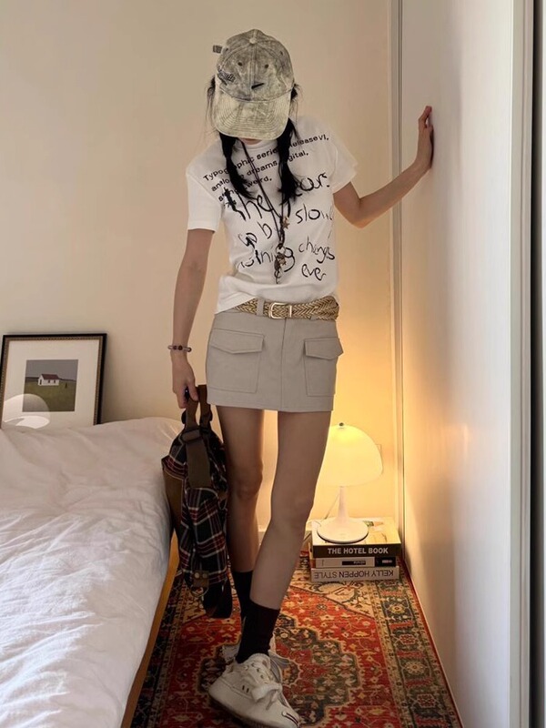 アメリカの肩の半袖のtシャツの女性の夏のアルファベットのプリントはスリムに見えます。|undefined