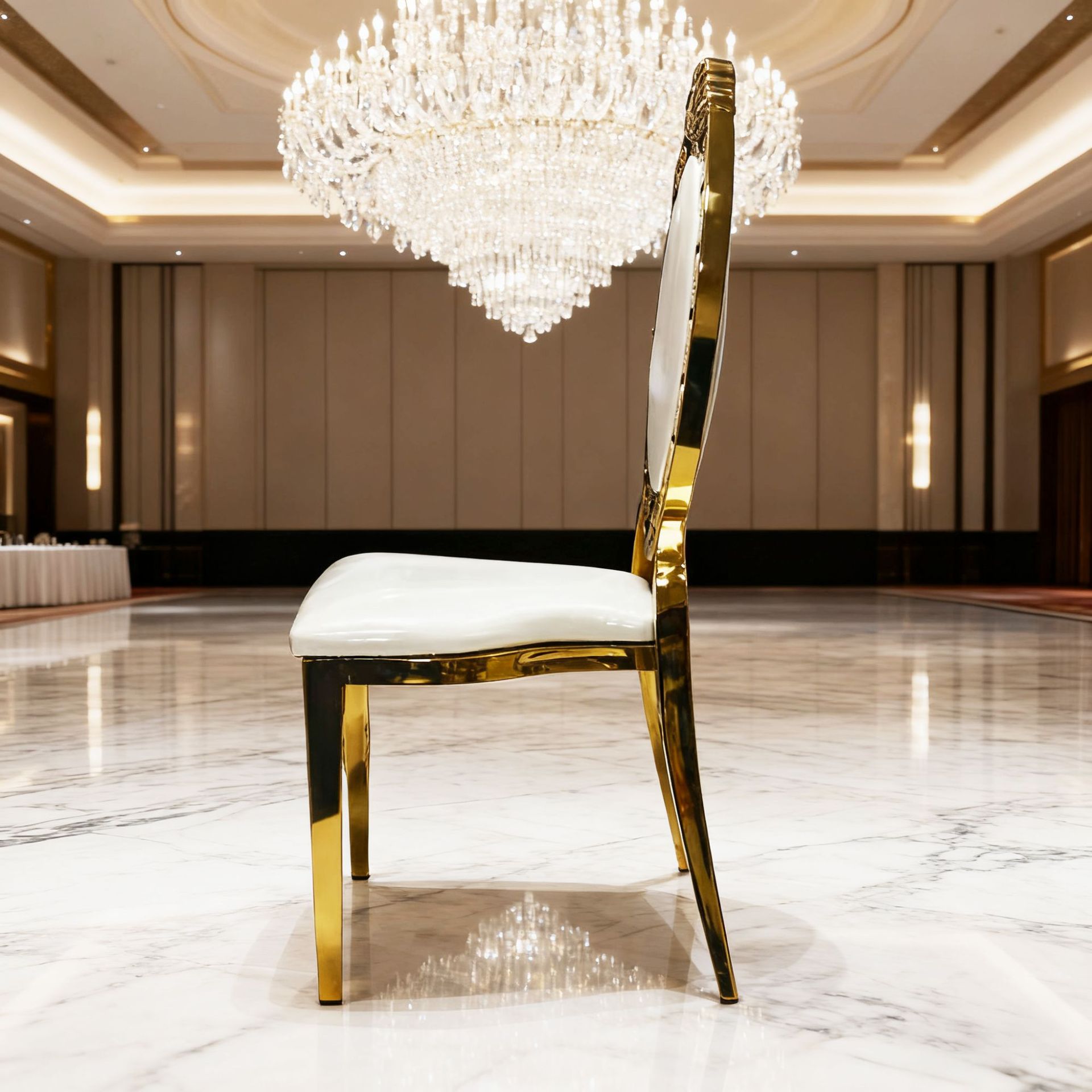 Hotel de estilo europeo silla de banquete sala de bodas dorada silla de respaldo casa bolsa suave silla de comedor de lujo ligera silla de recepción