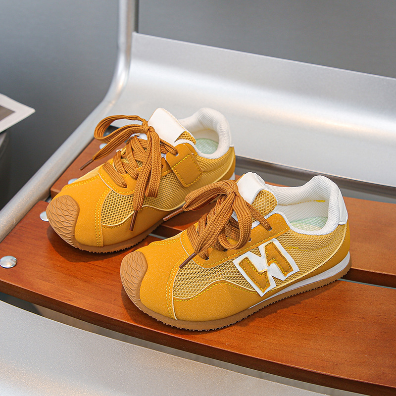 Calzado deportivo para niños Calzado de entrenamiento alemán transpirable de una sola red de color macaron coreano 2025 verano nuevos zapatos casuales para niños y niñas