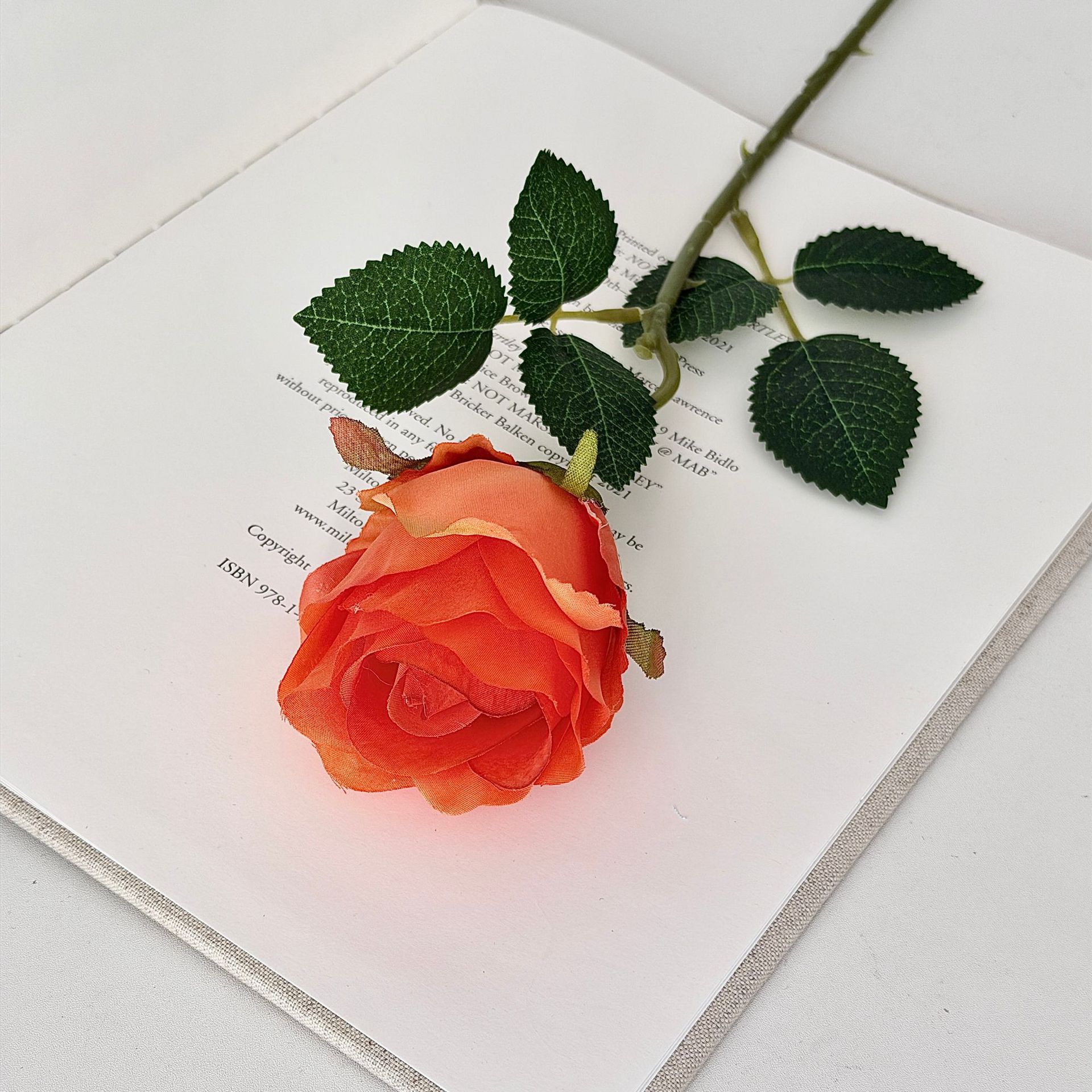 Rosas búlgaras de alta calidad imitación de seda ramo de flores falsas decoración de decoración de la mesa interior de la sala de estar