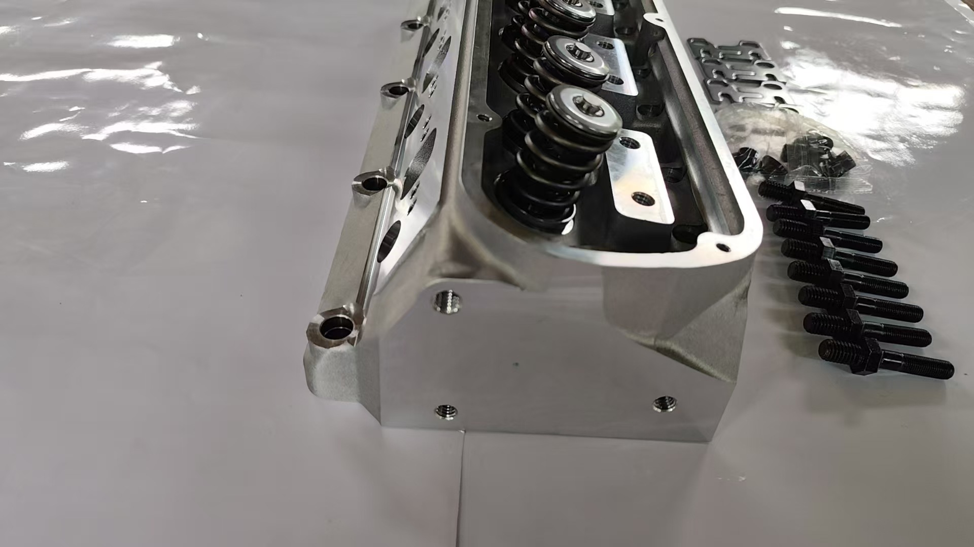 Factory Direct Sales of Auto Parts Engine Cylinder Head Ford Ford302 Sbf Gt40 Cast Aluminum Cylinder Head