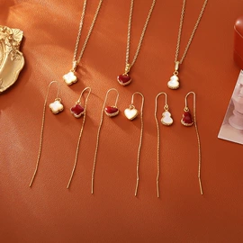 耳钉;耳环;项链