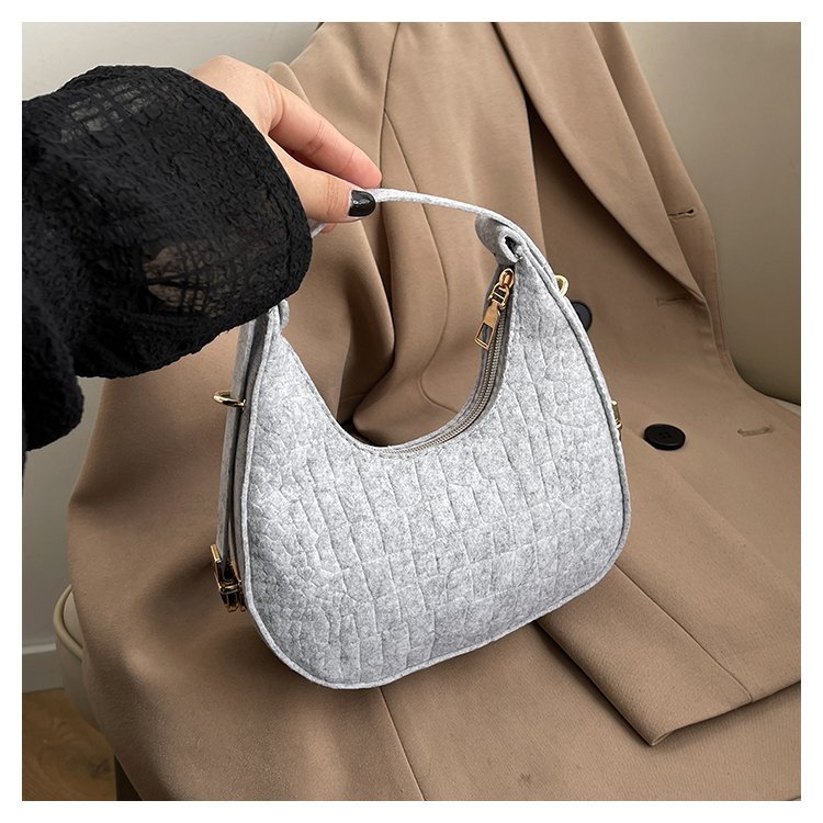 198g Weight Nylon Lining Material Sewing Thread Fashion Element Zipper Closure Type Single Shoulder Strap Strap Type Handbag Bags Type Holiday, Daily Occasion Polyester Material Solid Color Pattern All Seasons Season Women's Gender Classic Style, Streetwear Style Square Shape Medium Size Women's Medium Polyester Solid Color Classic Style Streetwear Sewing Thread Square Zipper Handbag 16