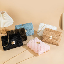 毛毛绒斜挎包包女2025秋冬新款韩版时尚简约链条单肩包锁扣小方包