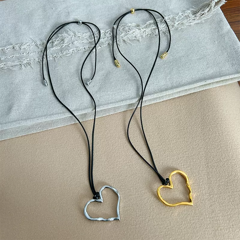 欧美跨境新款简约爱心合金项链高级感夸张甜酷大爱心项圈毛衣链女
