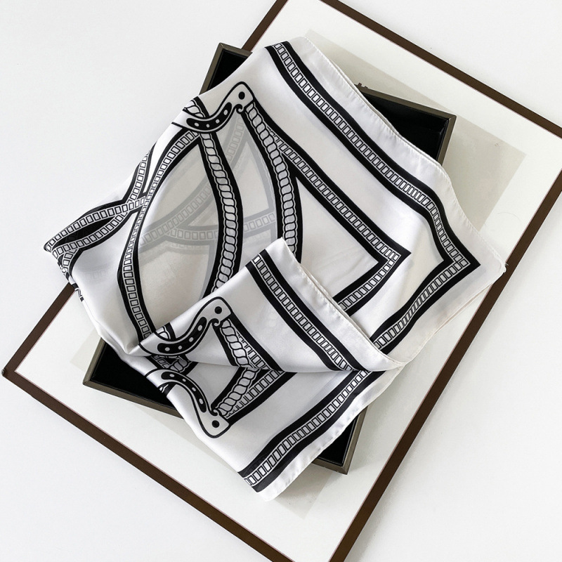 Verano bufandas de seda de cuello bufandas de seda 70 seda de imitación mujer flores de anacaju rojo retrógrado bufandas al por mayor