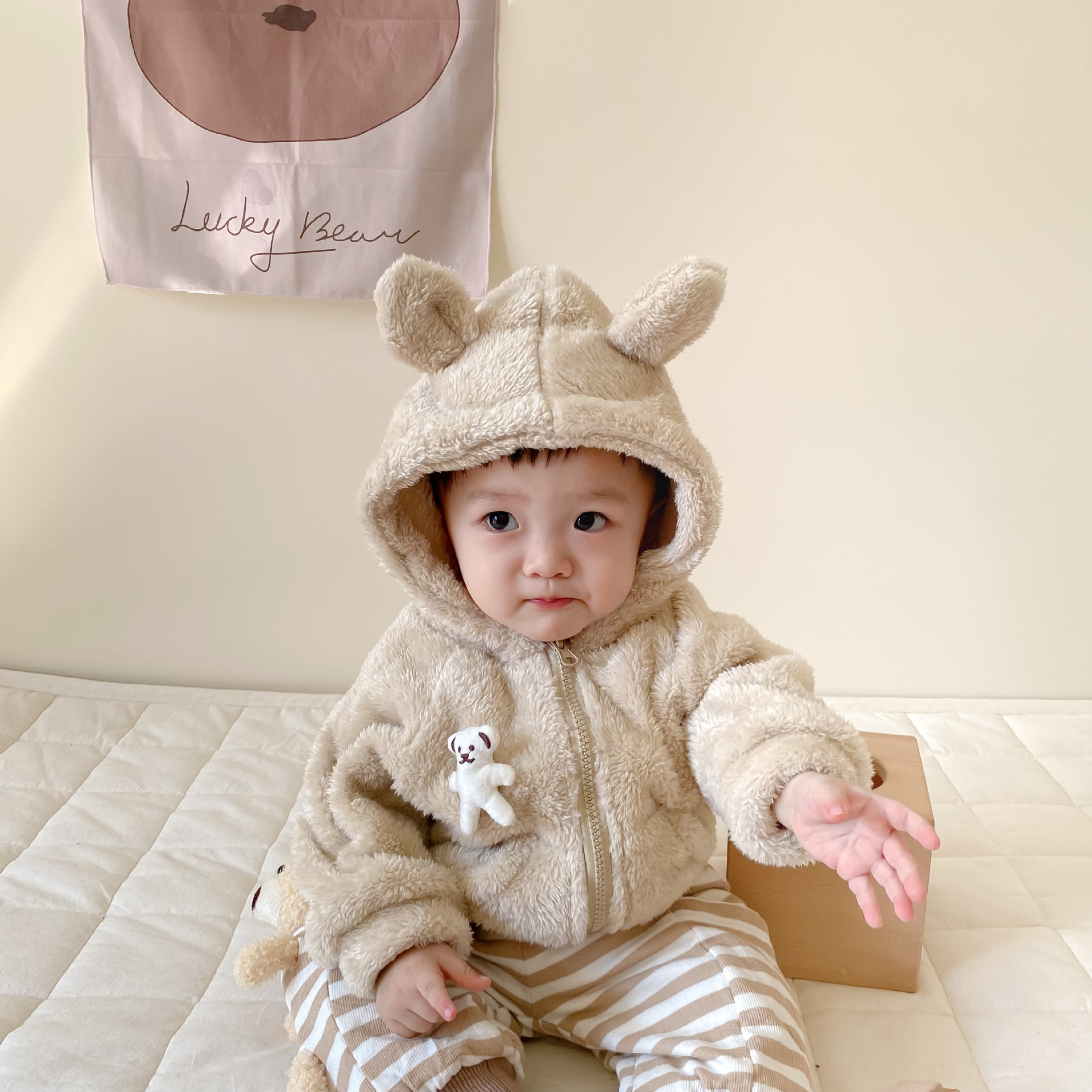 INS estilo coreano ropa para niños Otoño e Invierno niños y niñas bebé felpa engrosada abrigo bebé lindo con capucha ropa acolchada de algodón invierno cálido