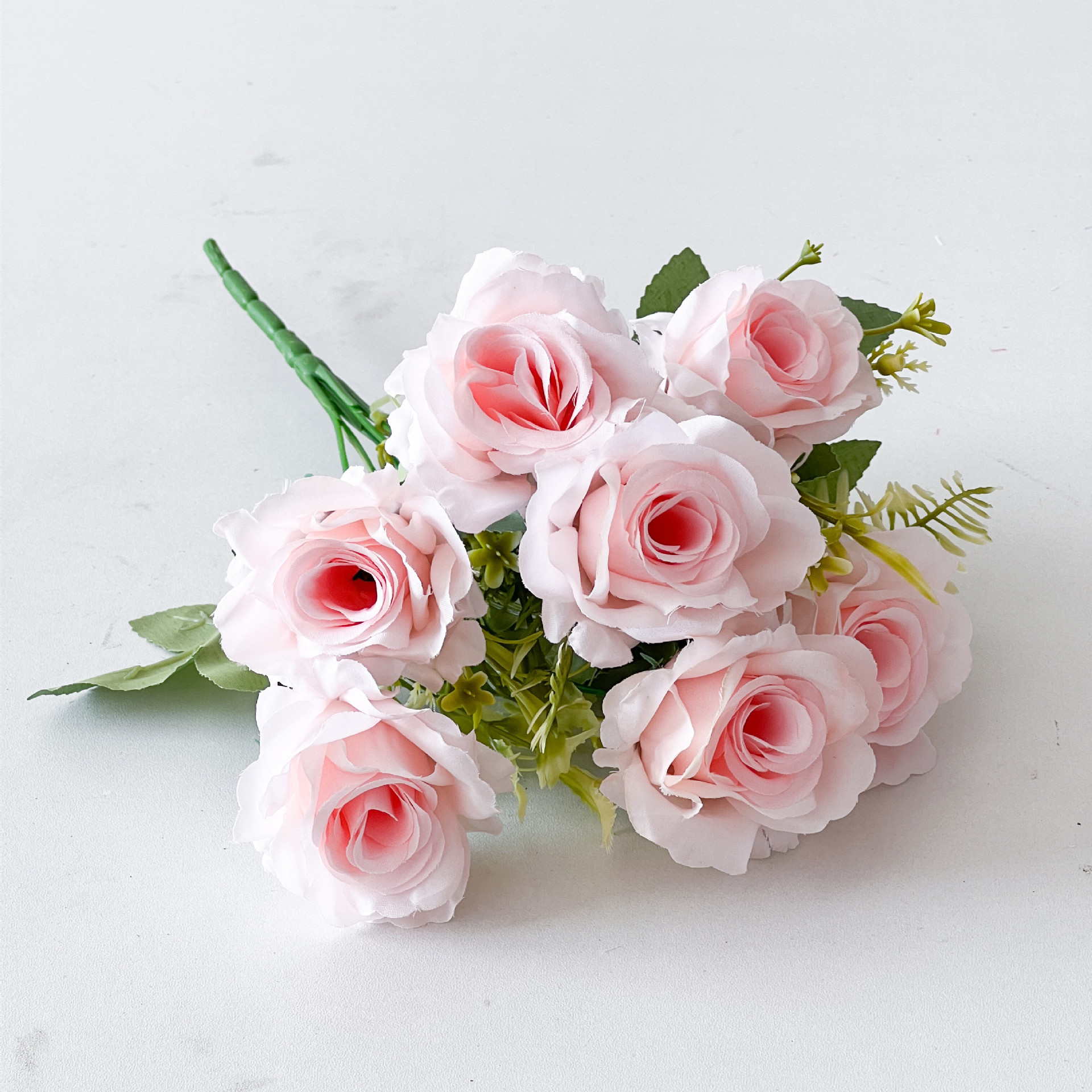 Fábrica al por mayor de estilo europeo 7-cabeza Rosa ramo de flores de seda flor artificial hogar flor decorativa flor falsa flor artificial a prueba real