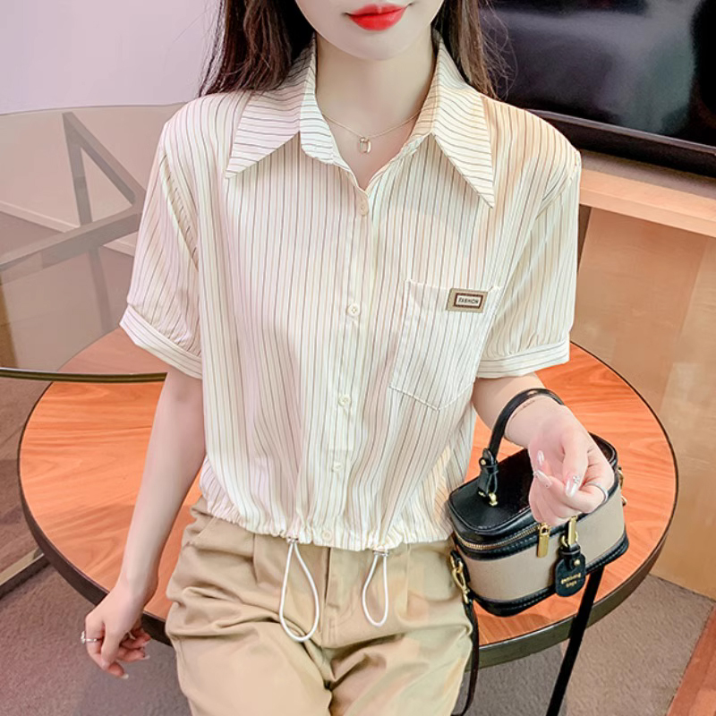 Short short sleeve T-shirt