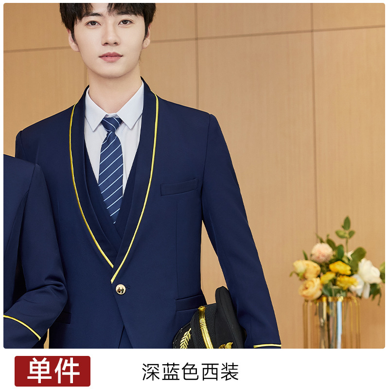 Мужской темно-синий костюм