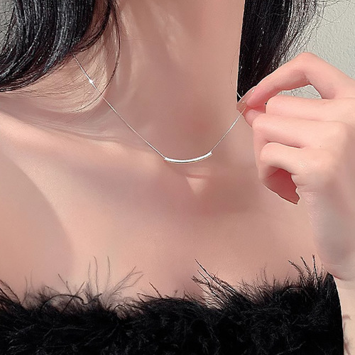 Korean Minimalist Smiling Necklace for Women, Uniquely Versatile Design, Curved Smiling Lockchain, Blogger's Style, Trendy