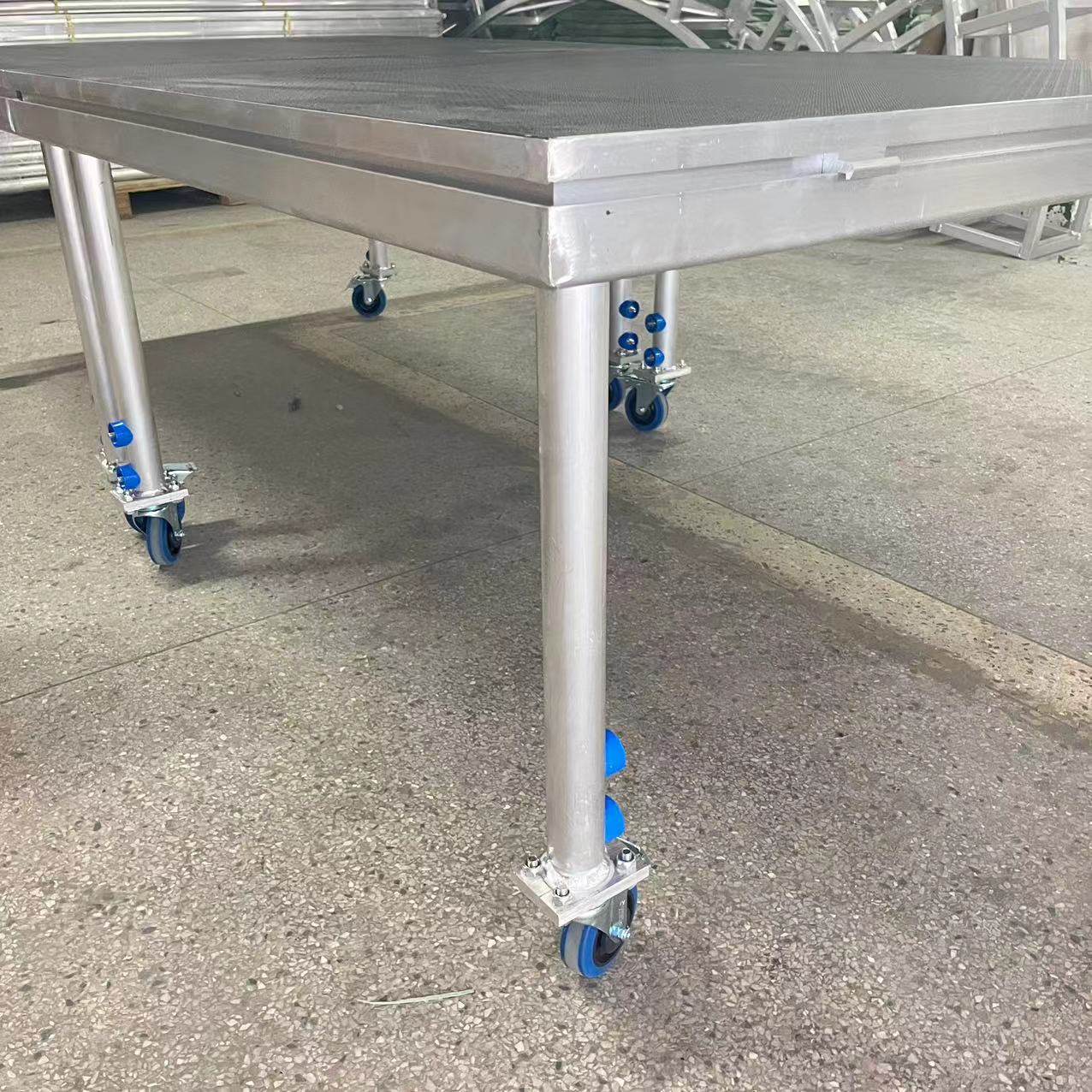 Aleación de aluminio simple montaje marco de escenario elevable móvil con marco de ruedas tablero de escenario