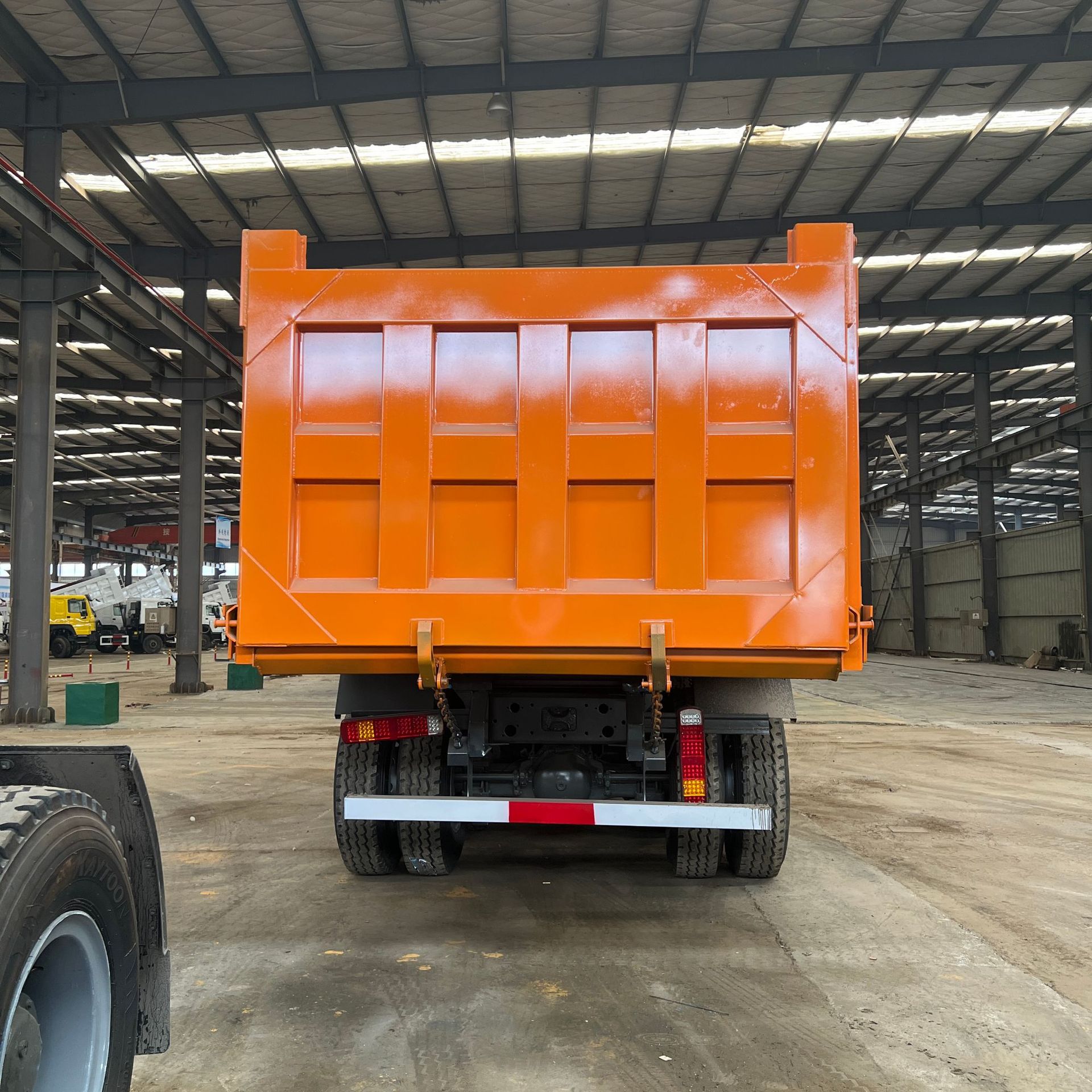 Exported to Africa and Central Asia, Sinotruk HOWO NX371 rear-tipping dump truck, construction transport vehicle