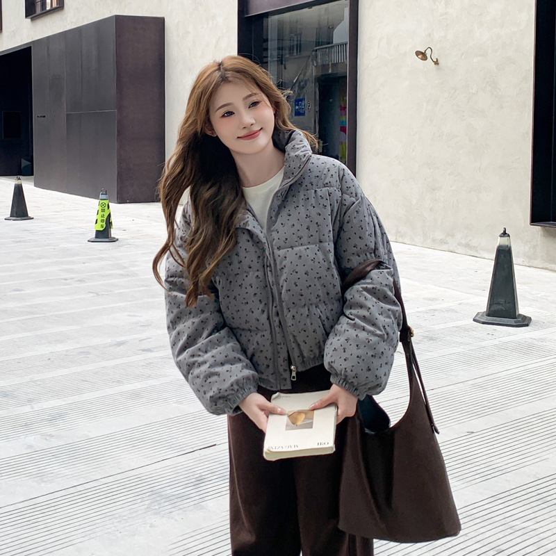 2024 nueva chaqueta de algodón de invierno para mujeres estudiantes corta pequeña chaqueta de algodón gruesa suelta
