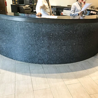 滚磨面黑白根大理石马赛克地面防滑黑色石材马赛克前台岛台装修