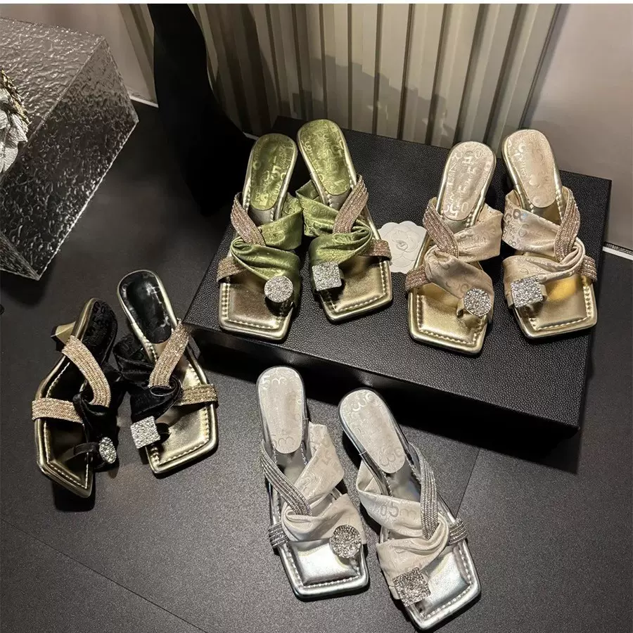 时尚方头高跟套趾外穿拖鞋女2025年夏季新款水钻一字带细跟凉拖鞋