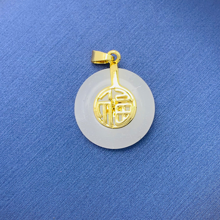 百種類のペンダントは心のままにファッションの経典を配合します。カップルの美しいペンダントは親友のアクセサリーを送ります。