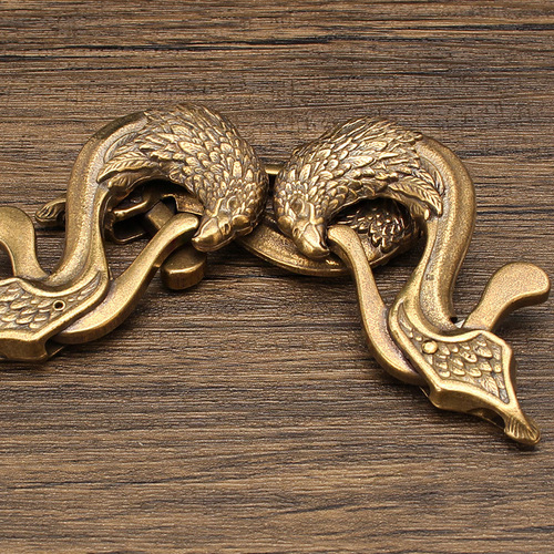 Brass Chinese style faucet keychain retro flat buckle eagle buckle mountaineering alloy buckle personalized creative waist buckle wholesale