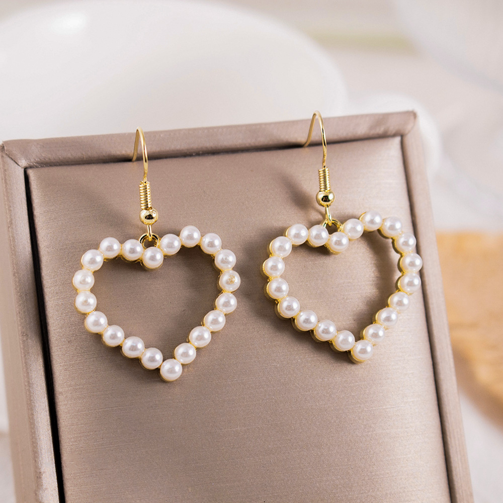 Pendientes de perla de amor hueco de temperamento coreano, pendientes de fragancia pequeña de moda elegante, diseño de nicho, pendientes de sentido avanzado