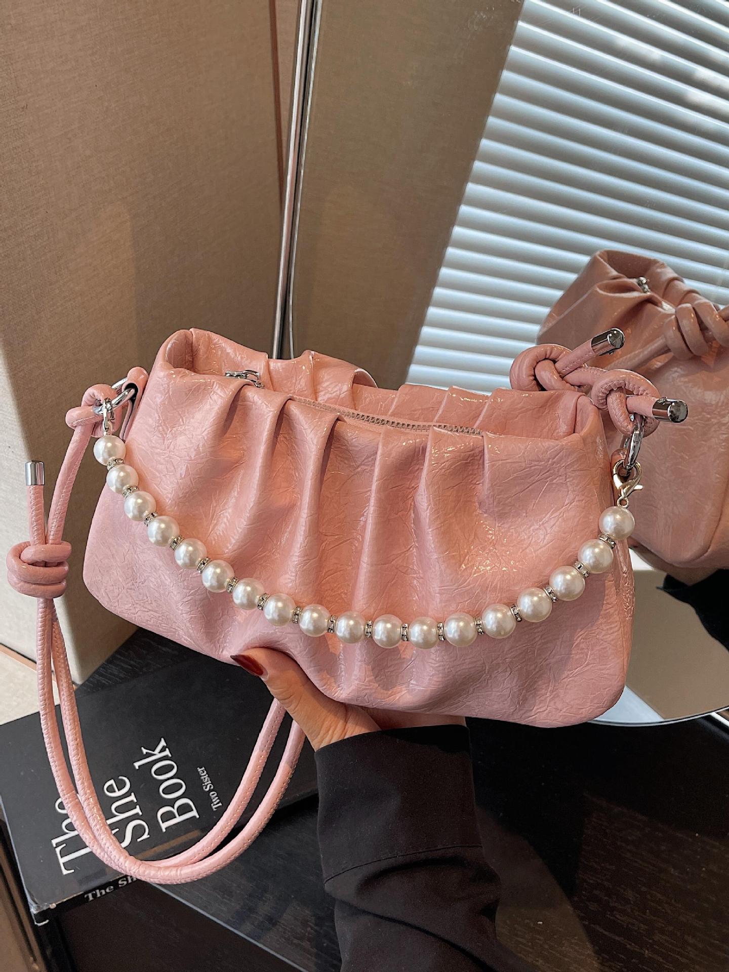 Bolsa de nube plegable de comercio exterior para mujeres 2025 nueva bolsa de brazo de aire extranjero versátil alta sensación de mochila de viaje