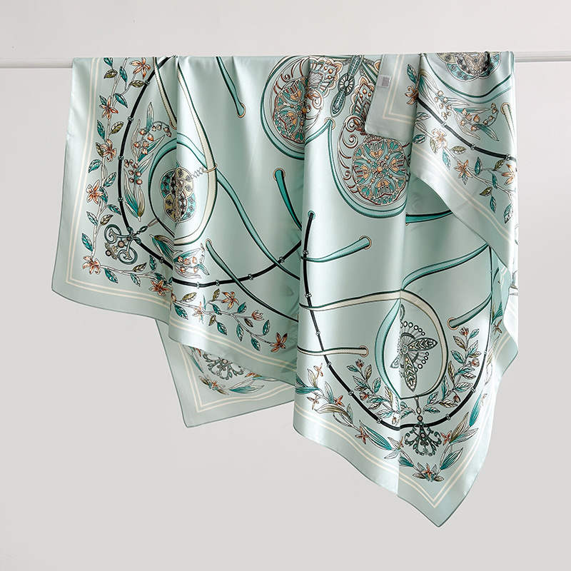 Toalla cuadrada impresa de nicho de estilo étnico de tendencia creativa, foto de fotografía de mujer de primavera y verano con bufanda fina de sarga