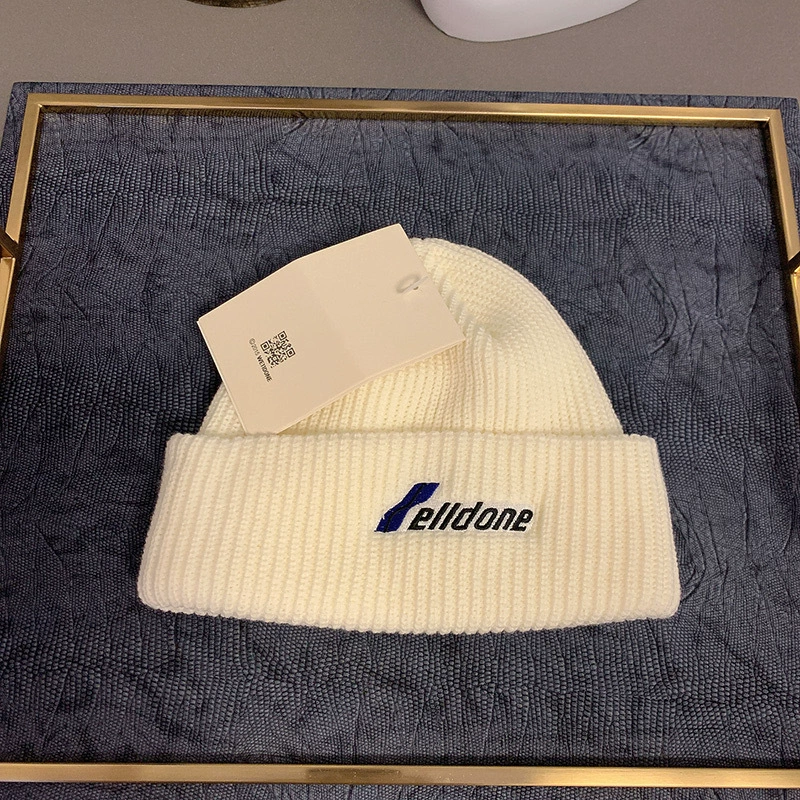Keep warm fashionable woolen knitted hat for leisure for men and women, Korean style, with embroidery