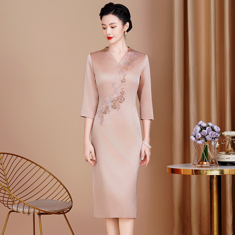 結婚式の母のドレスの高貴なワンピースの喜姑の披露宴の服の2024春の新型の喜服のチャイナドレスのスカート|undefined
