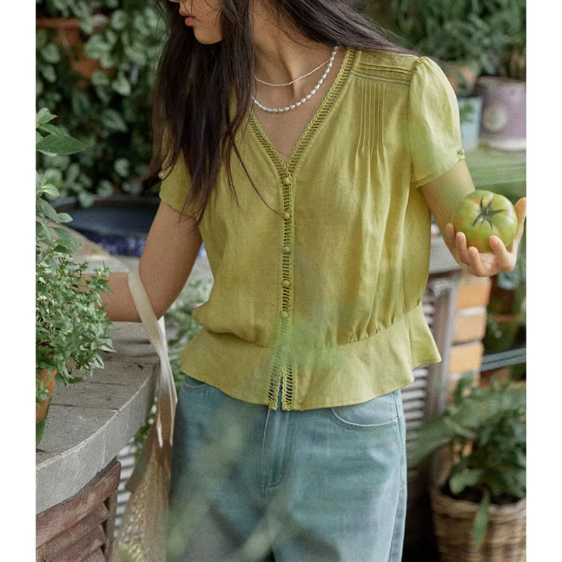 French-Style Retro V-Neck Ruffle Blouse for Women, Summer 2026 New Lace Slimming Waist-Cinching Shirt Top French-Style Retro V-Neck Ruffle Blouse for Women, Summer 2026 New Lace Slimming Waist-Cinching Shirt Top