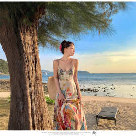 今年流行漂亮的女装彩色碎花吊带初夏精致连衣裙法式裙子女高级感