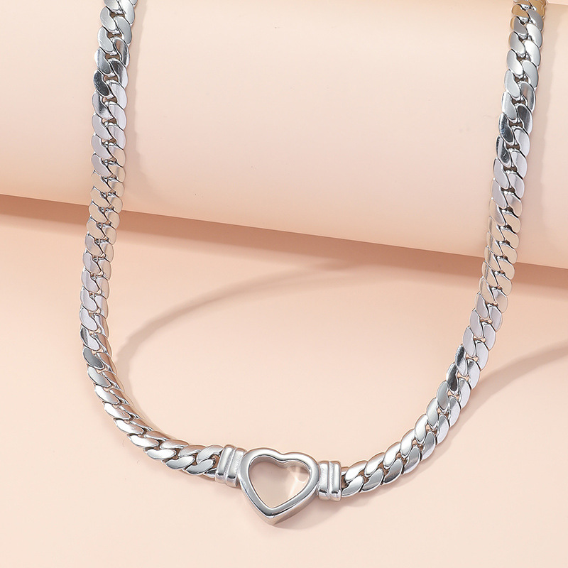 Collier exclusif transfrontalier en titane en forme de cœur pour femme, bijou léger et luxueux en acier inoxydable personnalisé avec pendentif serpent_voghion.com