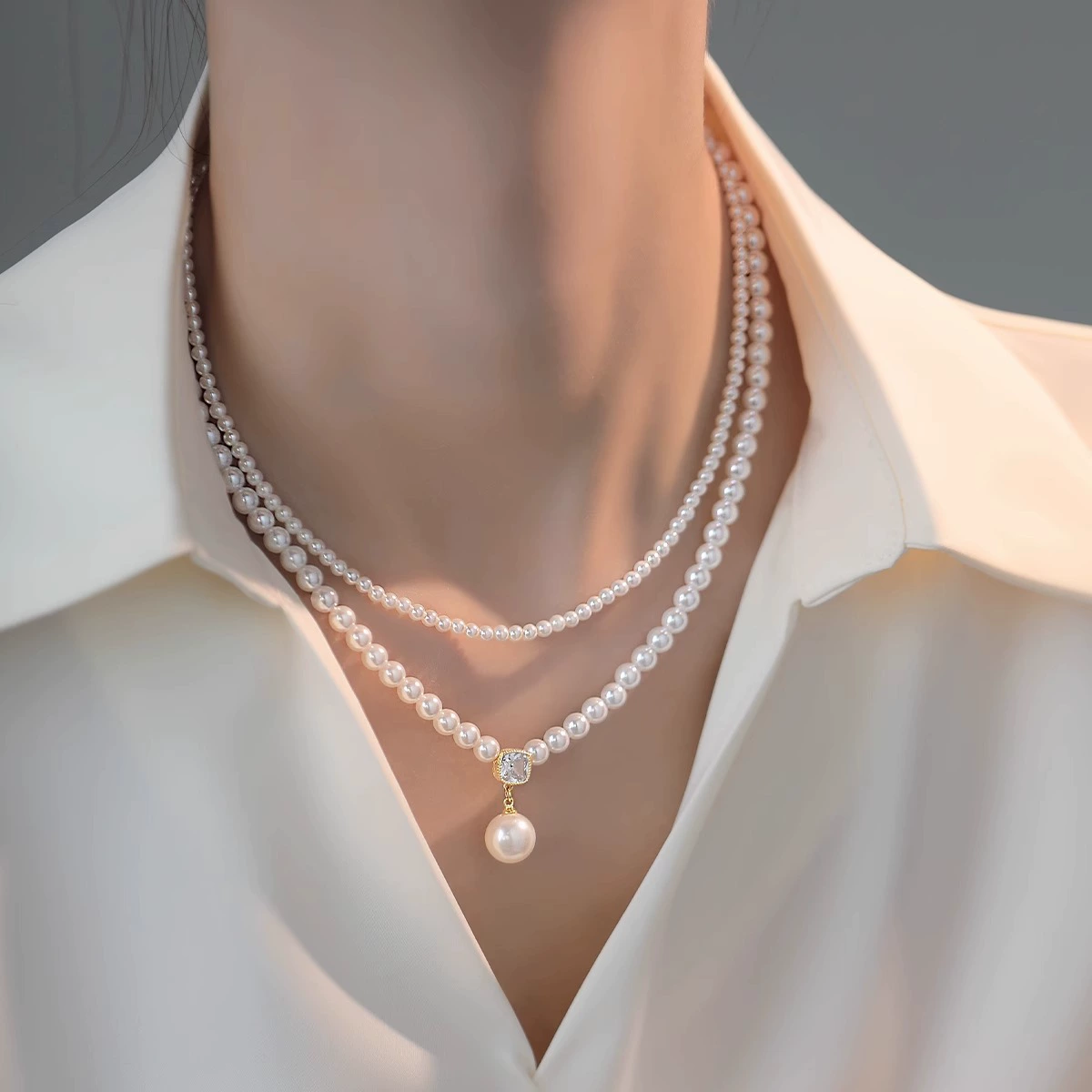 Двухслойная укладка Xiaomizhu, жемчужное ожерелье, женское легкое роскошное, нишевое шею, 2025 новая взрывная цепочка ключицы