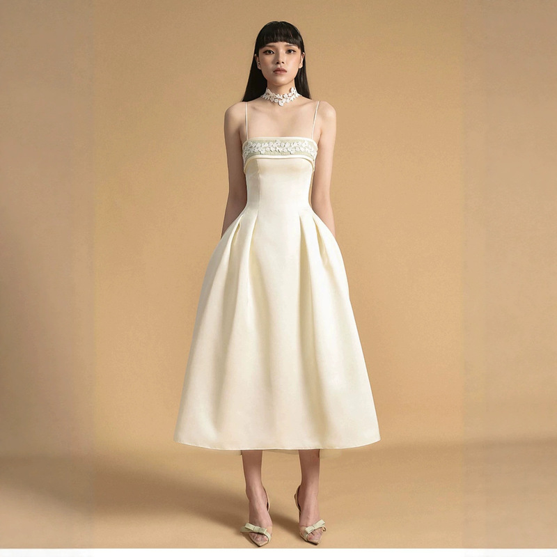 Elegant satin strapless backless dress with embroidered lace decoration, Chinese-style engagement French long dress