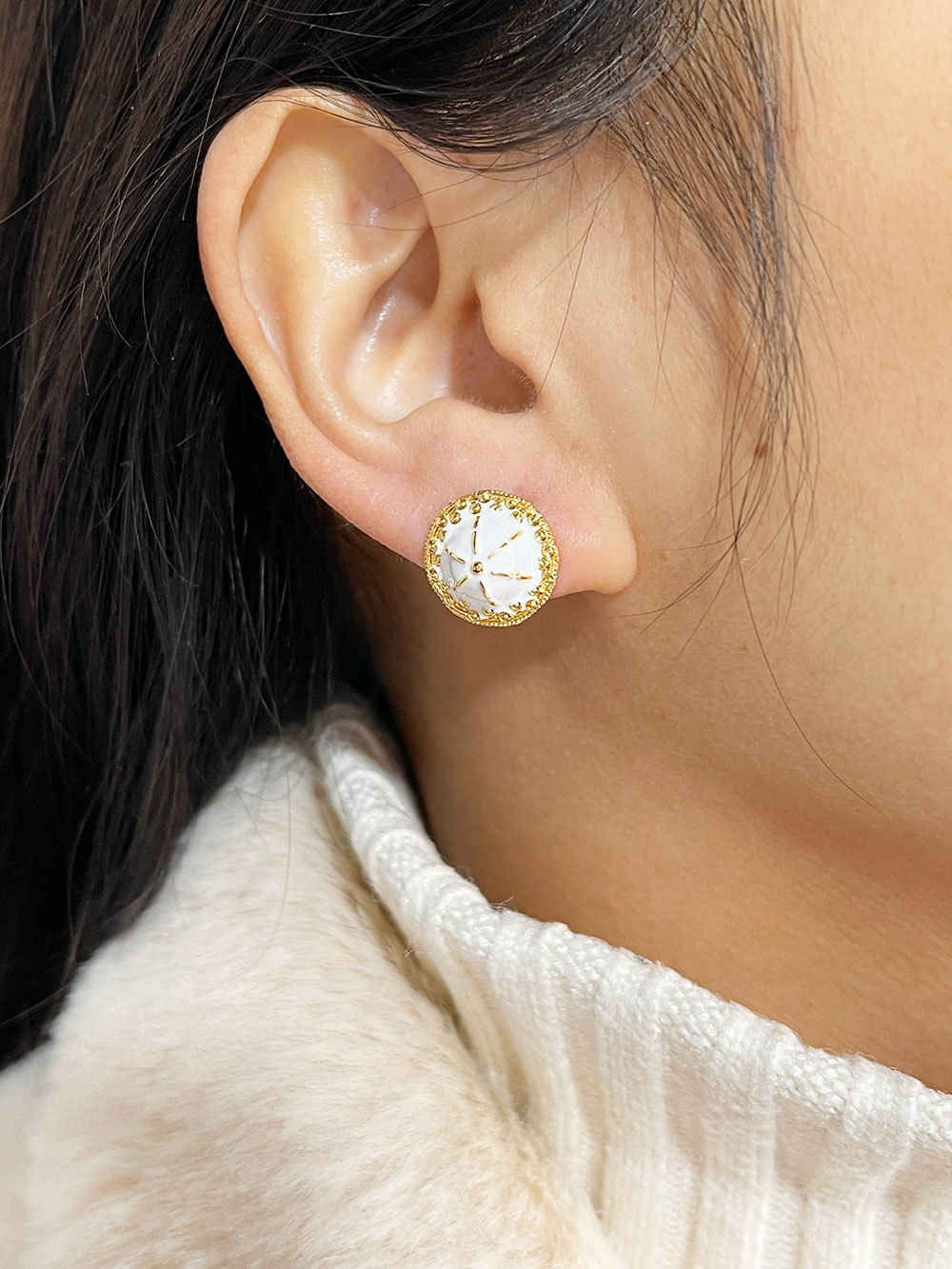 Simple Style Crown Copper Enamel Plating Ear Studs 1 Pair