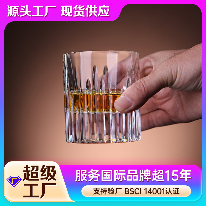 Vaso de whisky en relieve al por mayor con fondo grueso grabado vaso de vino de licores clásicos vaso de vidrio de bar casero