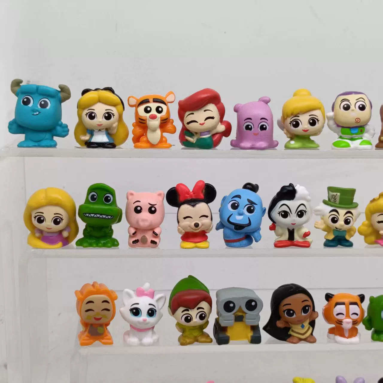Diferentes princesas Disney alineadas para colección completa