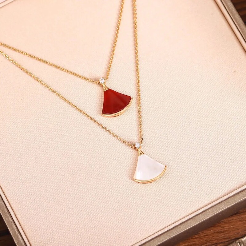 Korean Style White Fritillaria Small Skirt Fan-shaped Titanium Steel Rose Gold Necklace Women 2023 New White Fritillaria Clavicle Chain Women Korean Style White Fritillaria Small Skirt Fan-shaped Titanium Steel Rose Gold Necklace Women 2023 New White Fritillaria Clavicle Chain Women