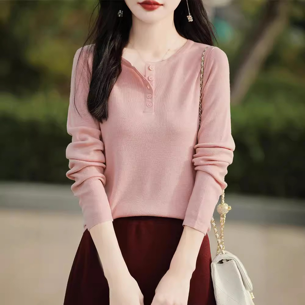Woolen elegant base body-friendly sweater with a round collar