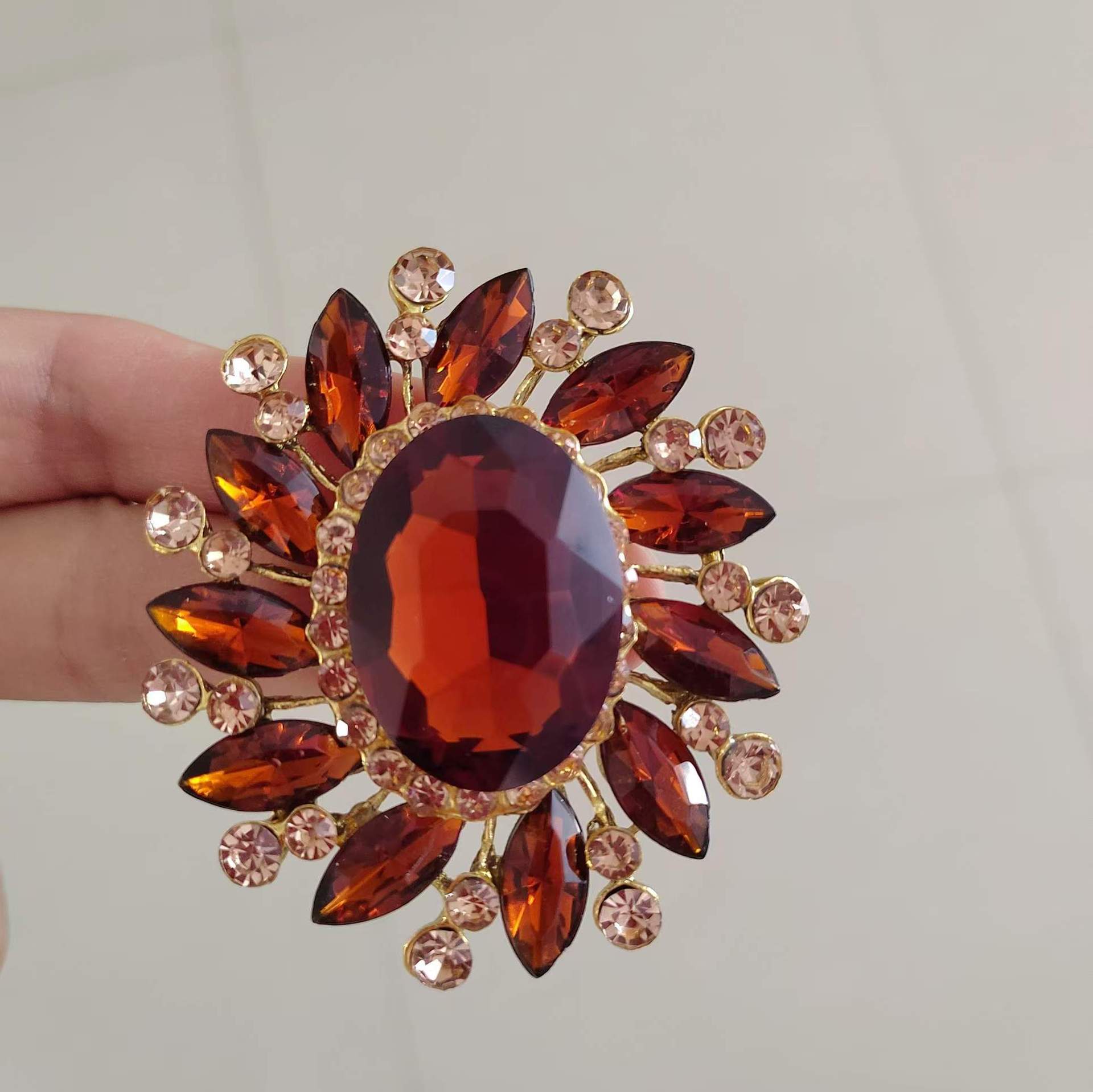 Exkluzív vintage strasszos bross elegáns női ékszer kiegészítő_voghion.com