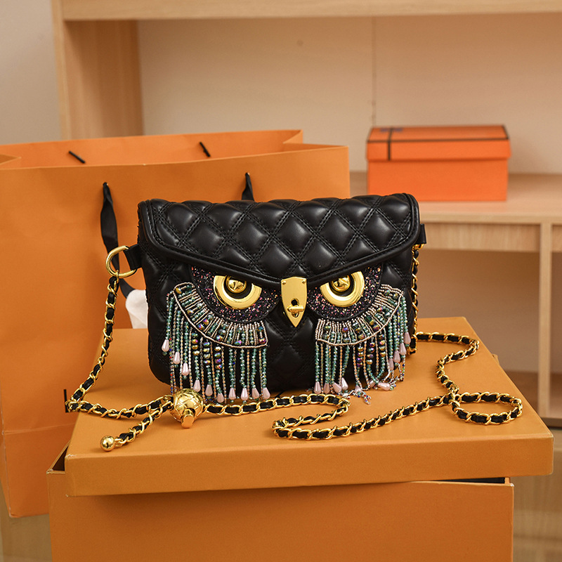 Syksyn ja talven uusi tekstuuri, raskaan teollisuuden muotoilu, trendikäs monikäyttöinen ketjulla varustettu tupsupöllö, naisten yksiolkainen olkalaukku_voghion.com