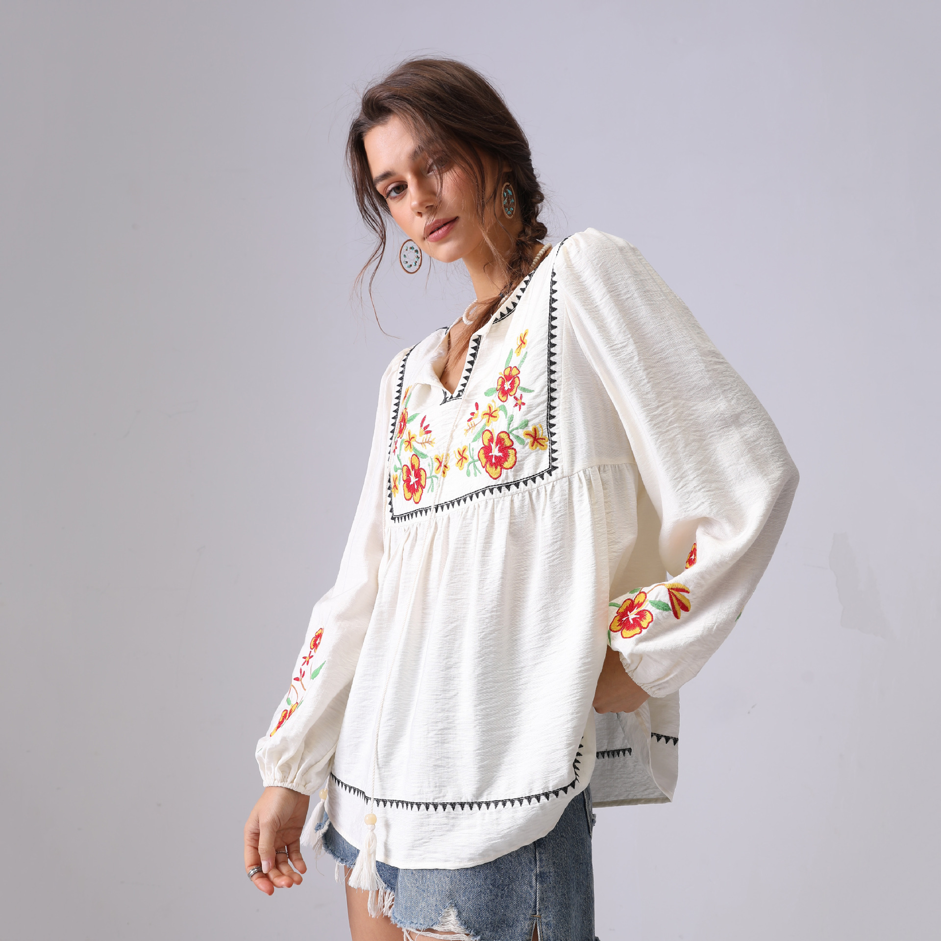 Europa y América primavera y otoño nueva industria pesada bordada V-collar francés camisa de manga larga mujer bohemia chaqueta suelta image 4