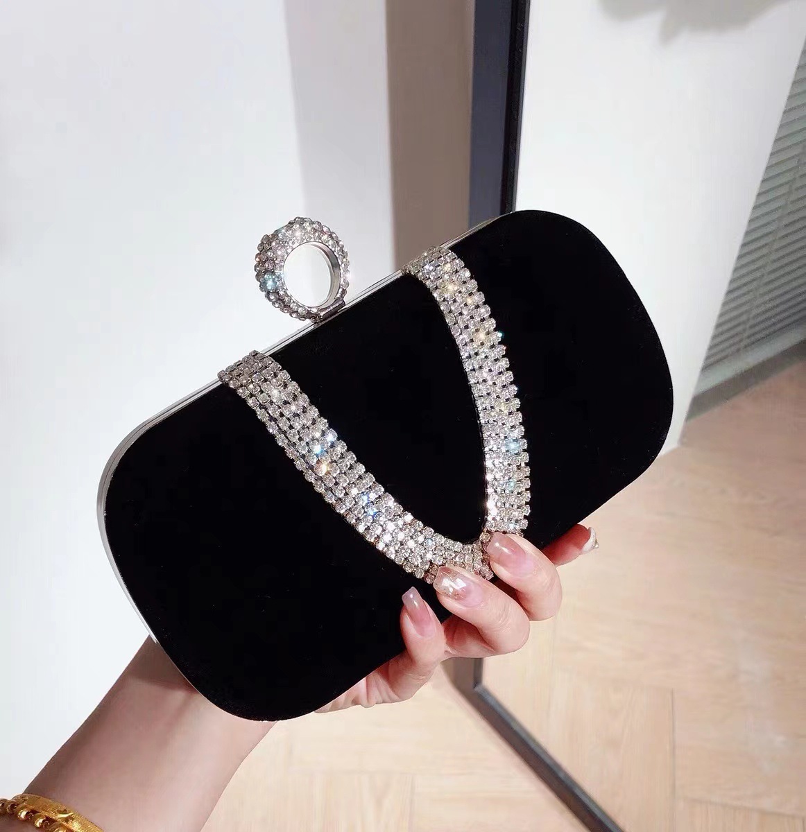 Black Red Pu Leather Solid Color Rhinestone Square Clutch Evening Bag display picture 1