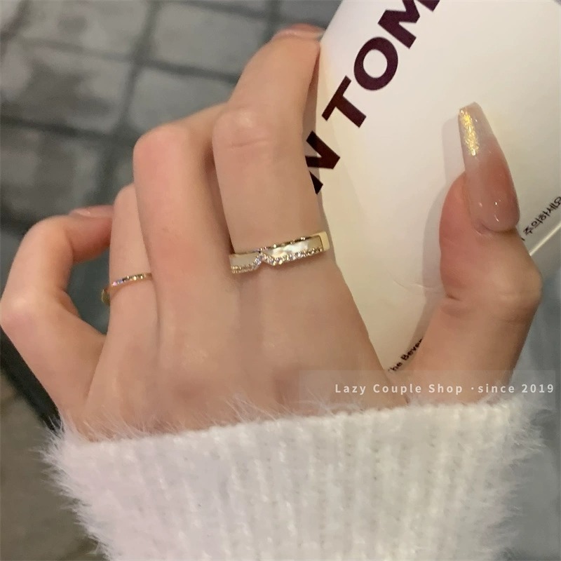 Trendige luxuriöse elegante Staperringe mit großen Buchstaben für Frauen, Nischen-High-Fashion-Ringe
