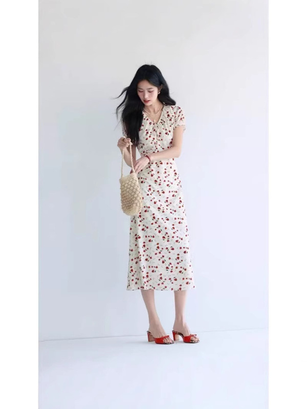 夏の新しいフレンチレトロなマルベリーシルクドレスVネッククレープデシンスリム半袖花柄シルクミドル丈スカート|undefined
