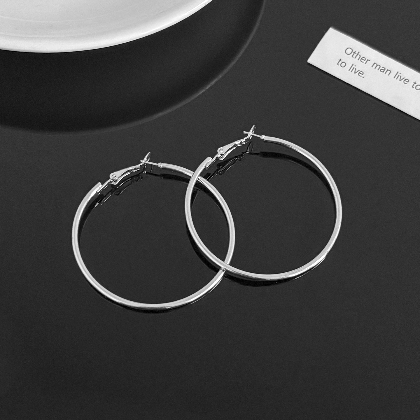 Pendientes de aleación Pendientes de alta calidad de perlas para mujer Pendientes exagerados de temperamento de lujo ligero coreano Pendientes largos con borlas al por mayor