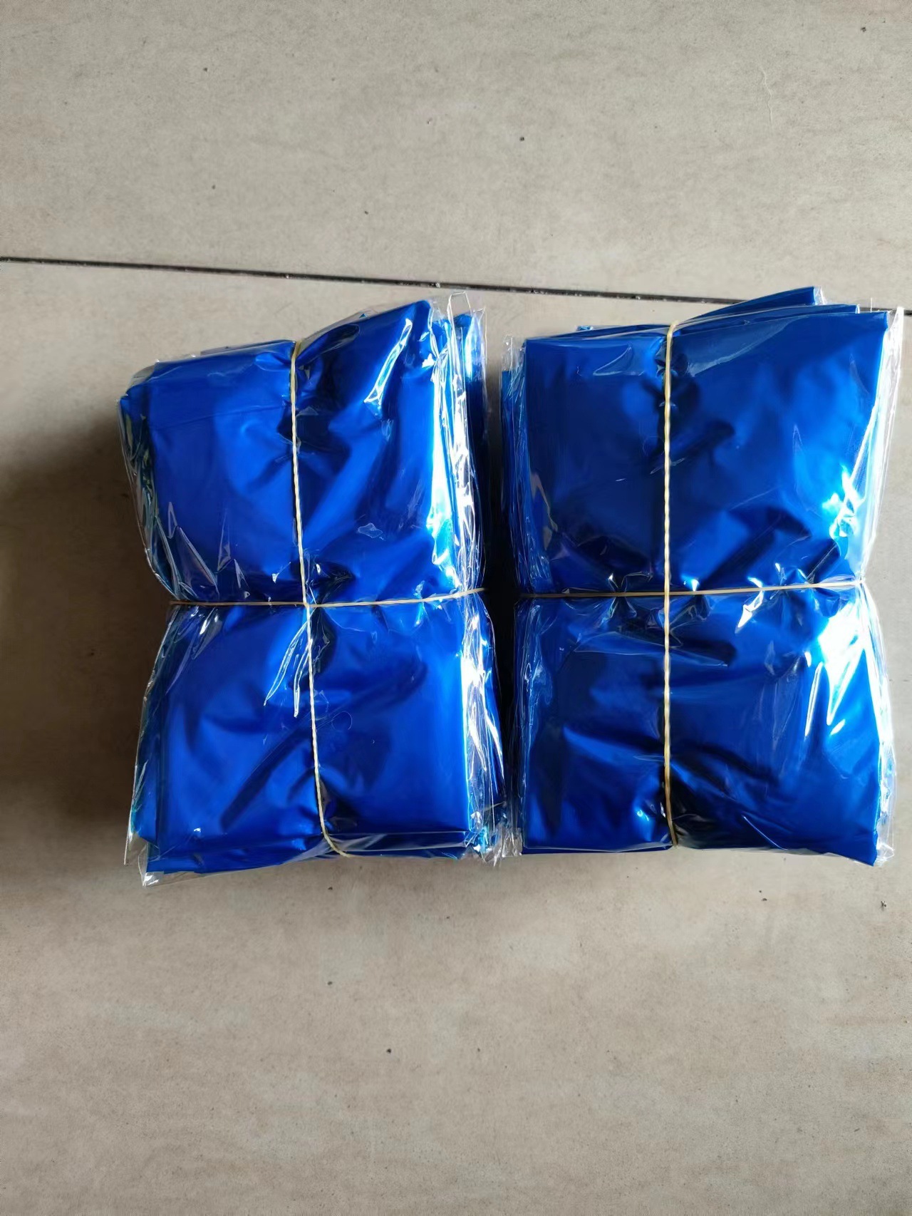 Cubierta de zapato larga desechable PE engrosada a prueba de polvo a prueba de lluvia color transparente banda de goma azul oscuro cordón cubierta de bota a la deriva