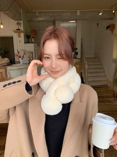 Real Rabbit Fur Scarf for Women - Winter Warmth, Student-Friendly, Versatile, Cute, Cross-Fur Collar, Thicker Rabbit Fur Lapel