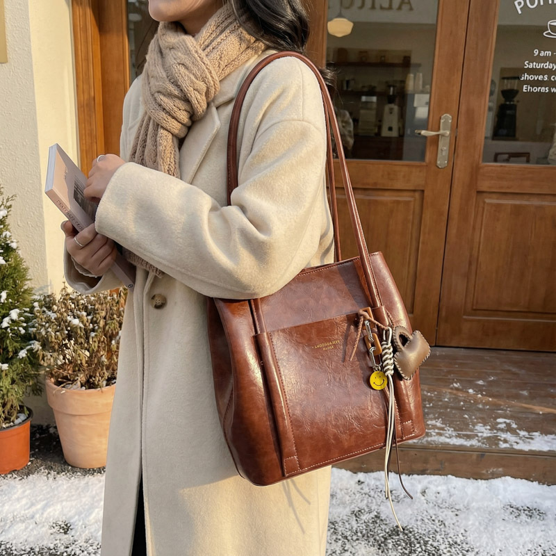 2025 nuevo bolso de mujer de cuero suave de gran capacidad bolso retrógrado bolso de mano para trabajar bolso de hombro bolso de cubo de mano