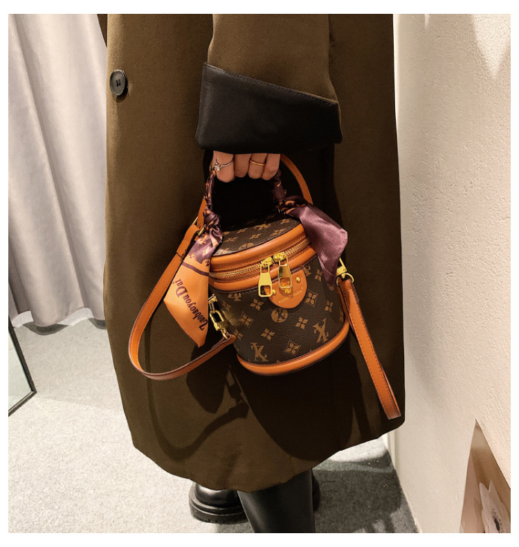 Printed Bucket 2024 New Cross Shoulder Cute and Versatile Women's Bag Small Handbag Free Scarves_voghion.com