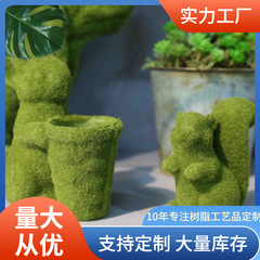 庭のベランダの家庭装飾品樹脂植毛かわいいウサギがかごを抱いています。