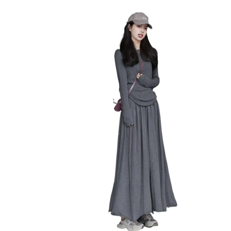 小柄でおしゃれな韓国ドラマは新型の女性服の春の新作感とスカートのセットを着ています。|undefined